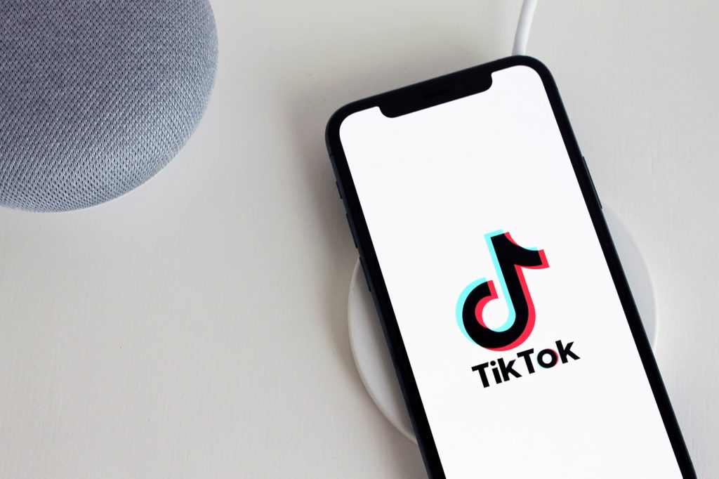 韓国や香港でTikTokが見れない場合の対処法は?